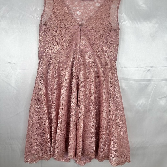 David's Bridal Rose Gold Metallic A Line Lace Overlay Sleeveless Dress Size 16 - Picture 5 of 9